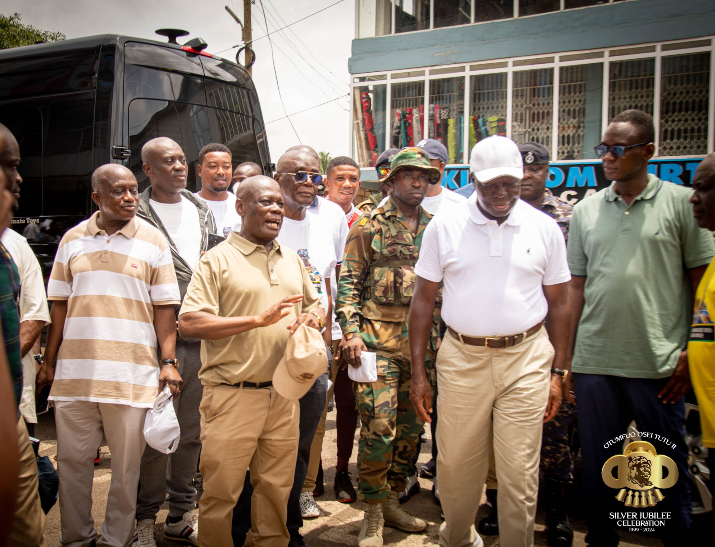 Otumfuo with Adum Nsuasehene